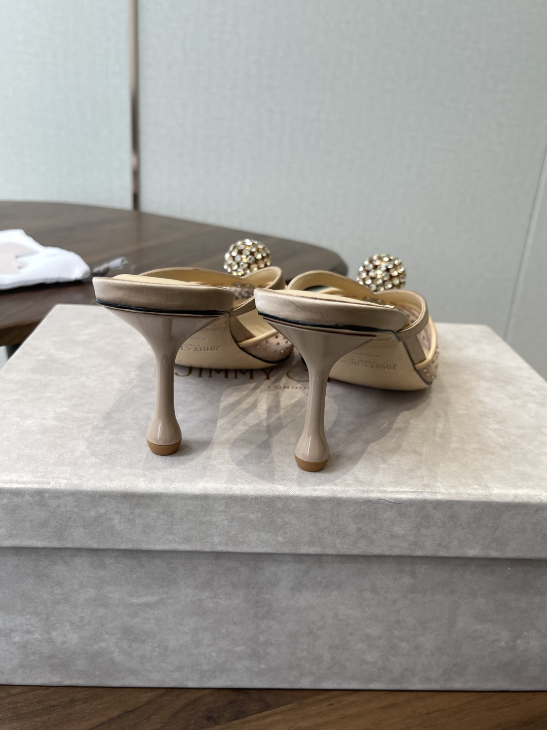 Jimmy Choo 26ss 春夏 系列JC新款 高跟拖鞋 凉鞋模糊鞋履与珠宝配饰之间的界线 鲜明 J