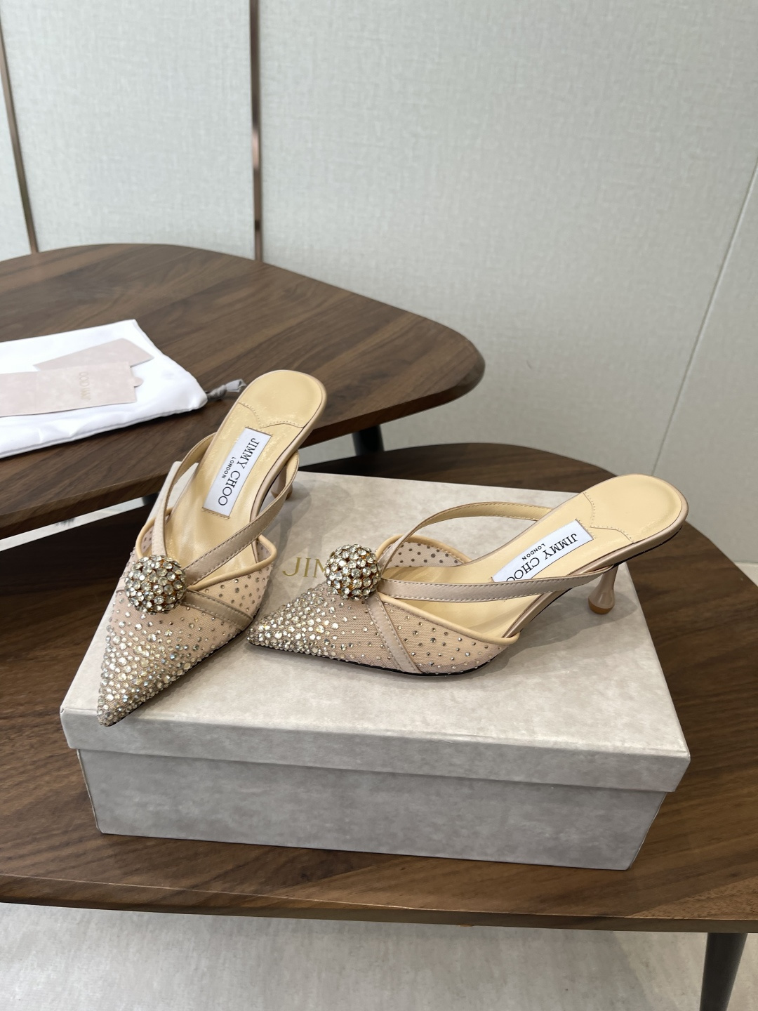 Jimmy Choo 26ss 春夏 系列JC新款 高跟拖鞋 凉鞋模糊鞋履与珠宝配饰之间的界线 鲜明 J