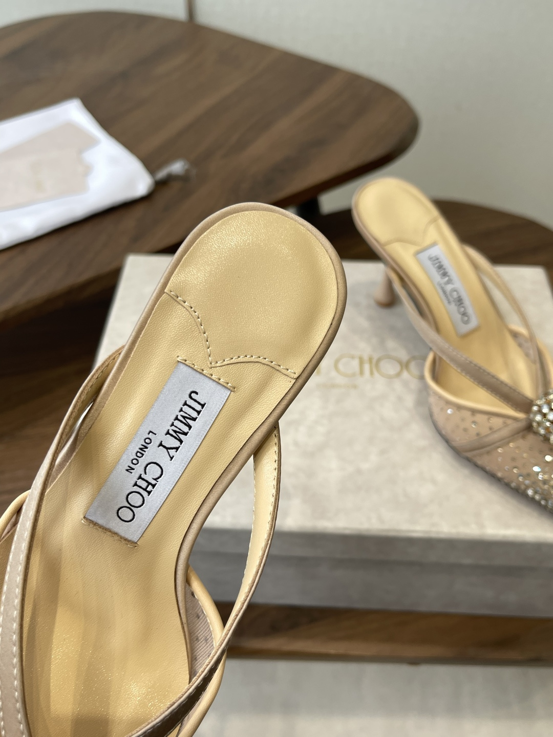 Jimmy Choo 26ss 春夏 系列JC新款 高跟拖鞋 凉鞋模糊鞋履与珠宝配饰之间的界线 鲜明 J