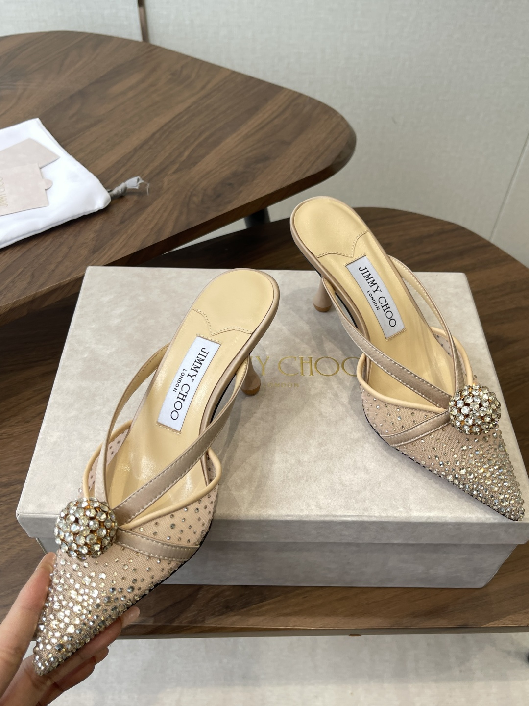Jimmy Choo 26ss 春夏 系列JC新款 高跟拖鞋 凉鞋模糊鞋履与珠宝配饰之间的界线 鲜明 J