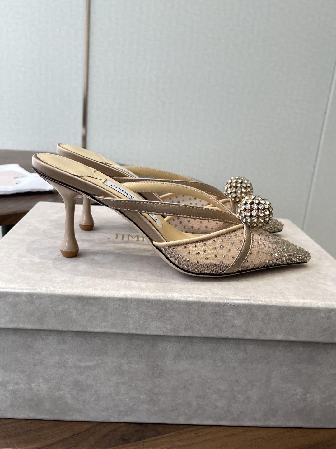 Jimmy Choo 26ss 春夏 系列JC新款 高跟拖鞋 凉鞋模糊鞋履与珠宝配饰之间的界线 鲜明 J