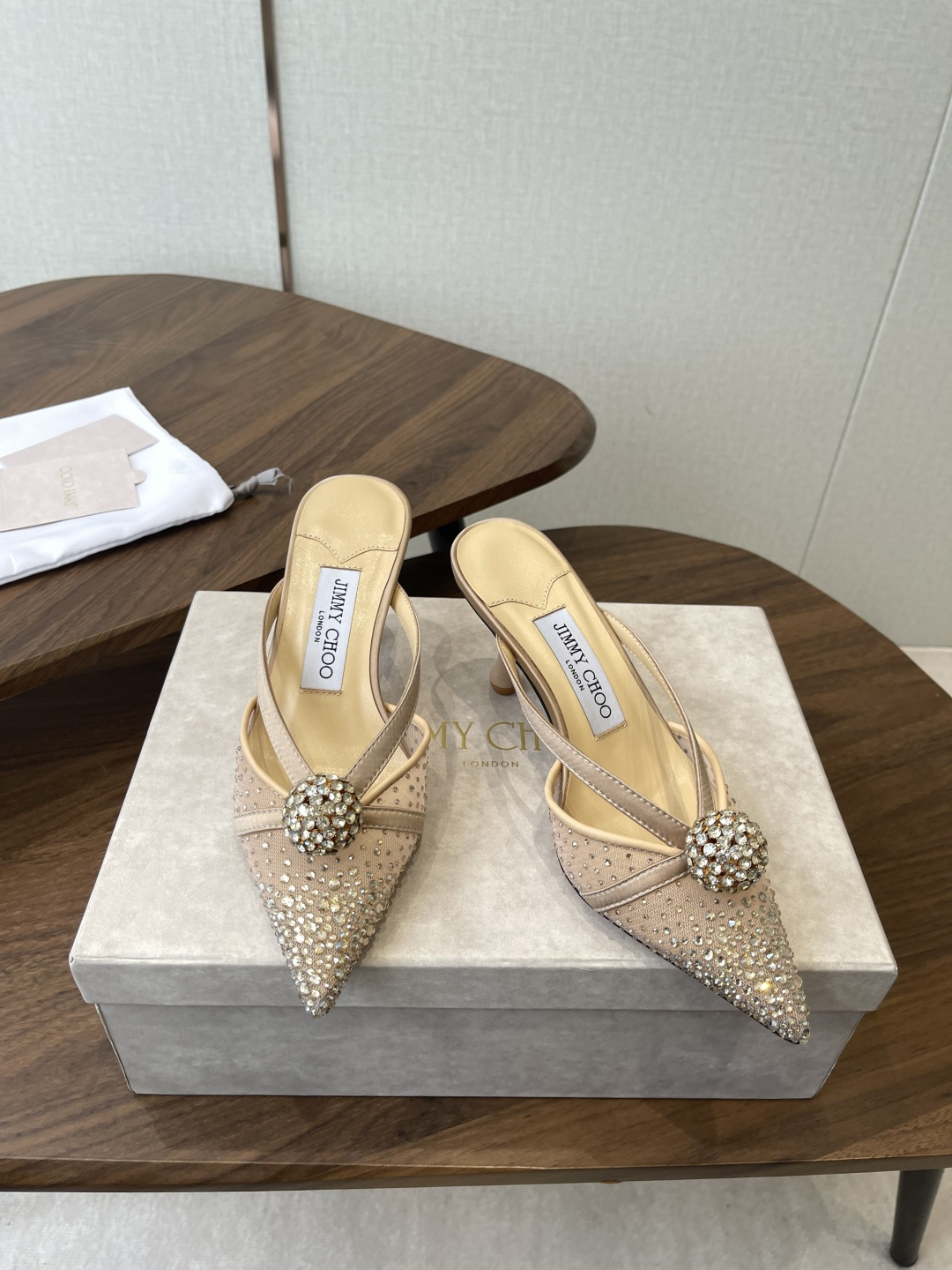 Jimmy Choo 26ss 春夏 系列JC新款 高跟拖鞋 凉鞋模糊鞋履与珠宝配饰之间的界线 鲜明 J