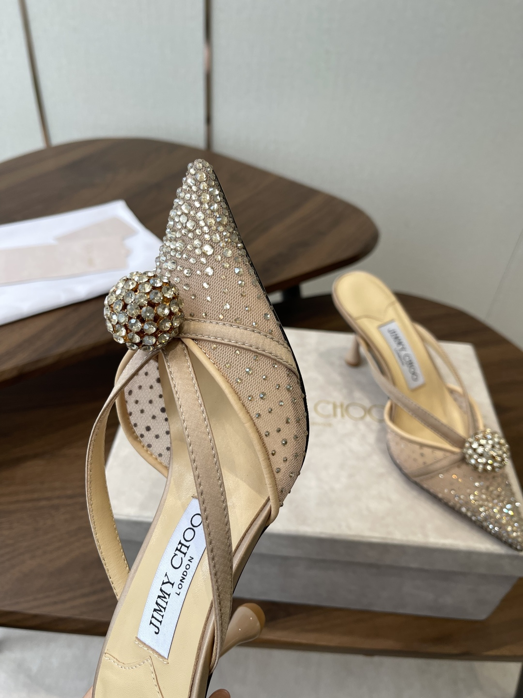 Jimmy Choo 26ss 春夏 系列JC新款 高跟拖鞋 凉鞋模糊鞋履与珠宝配饰之间的界线 鲜明 J
