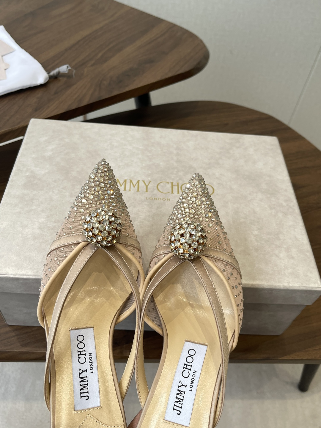 Jimmy Choo 26ss 春夏 系列JC新款 高跟拖鞋 凉鞋模糊鞋履与珠宝配饰之间的界线 鲜明 J