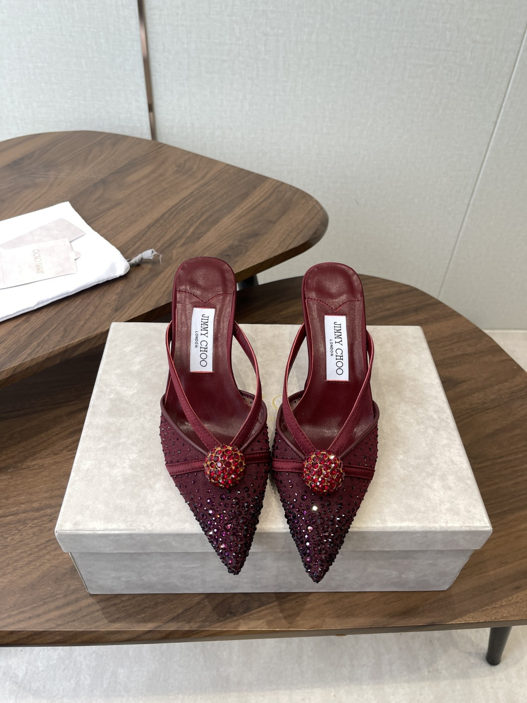 Jimmy Choo 26ss 春夏 系列JC新款 高跟拖鞋 凉鞋模糊鞋履与珠宝配饰之间的界线 鲜明 J