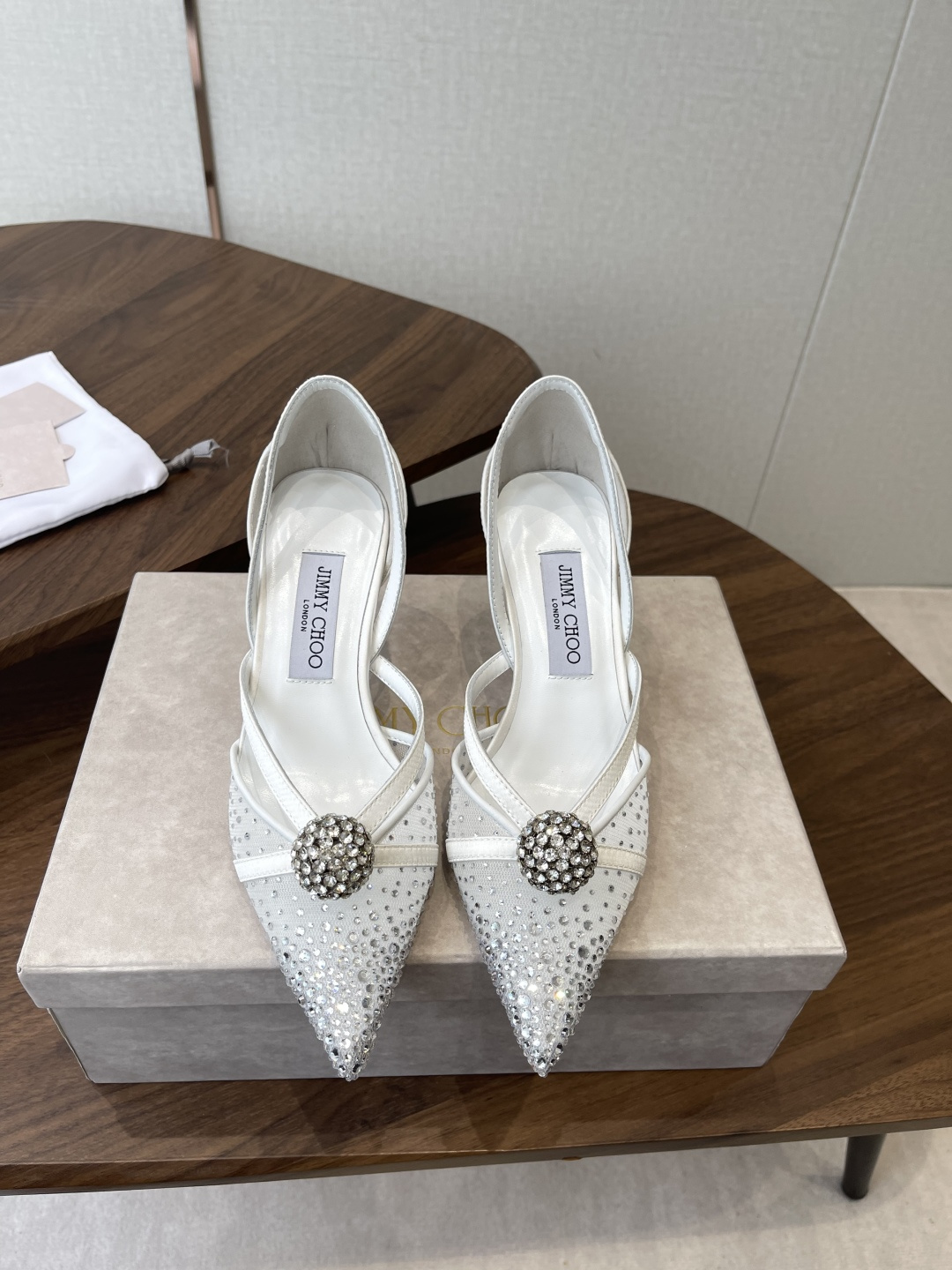 Jimmy Choo 26ss 春夏 系列JC新款 高跟拖鞋 凉鞋模糊鞋履与珠宝配饰之间的界线 鲜明 J
