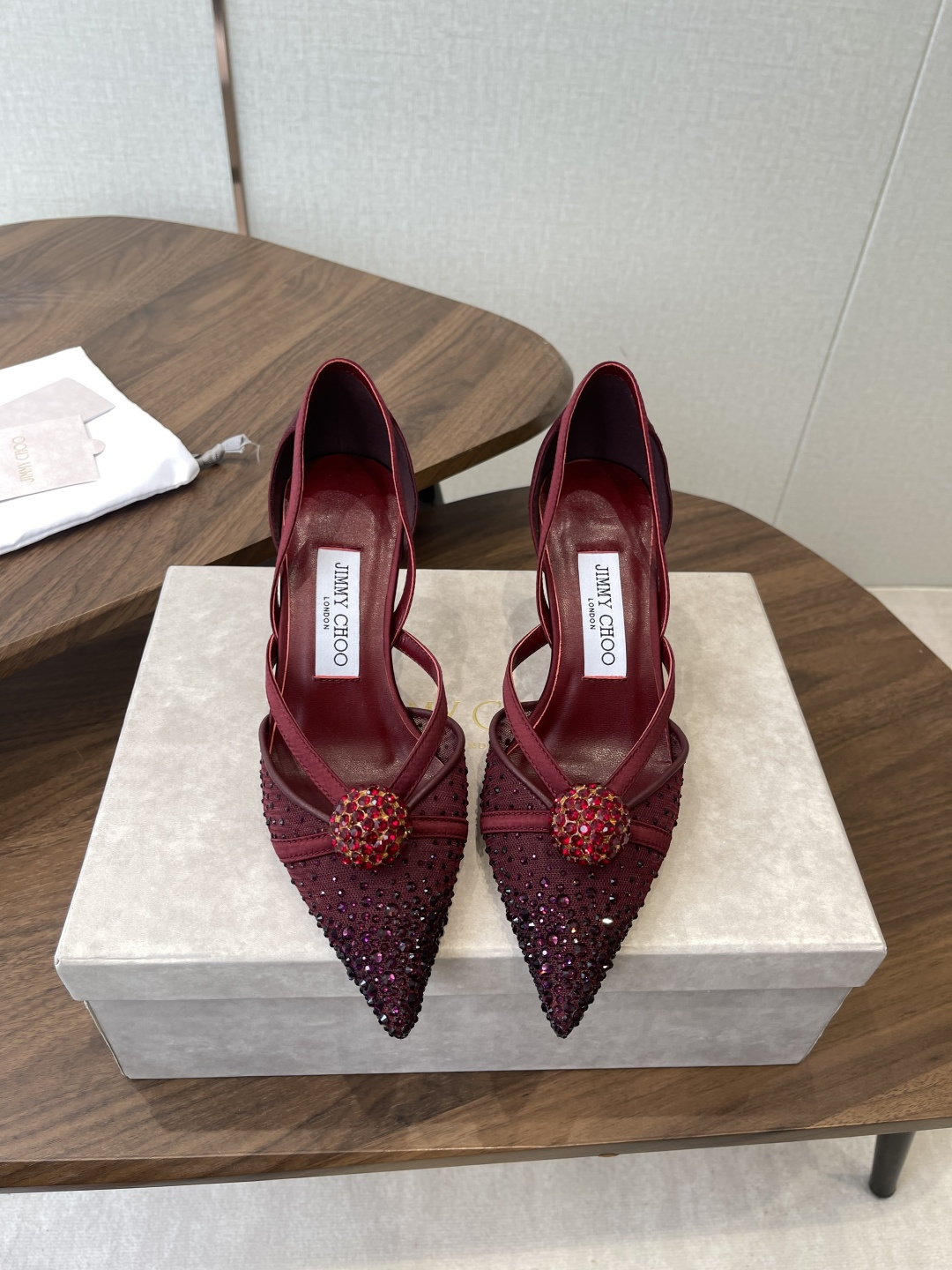 Jimmy Choo 26ss 春夏 系列JC新款 高跟拖鞋 凉鞋模糊鞋履与珠宝配饰之间的界线 鲜明 J