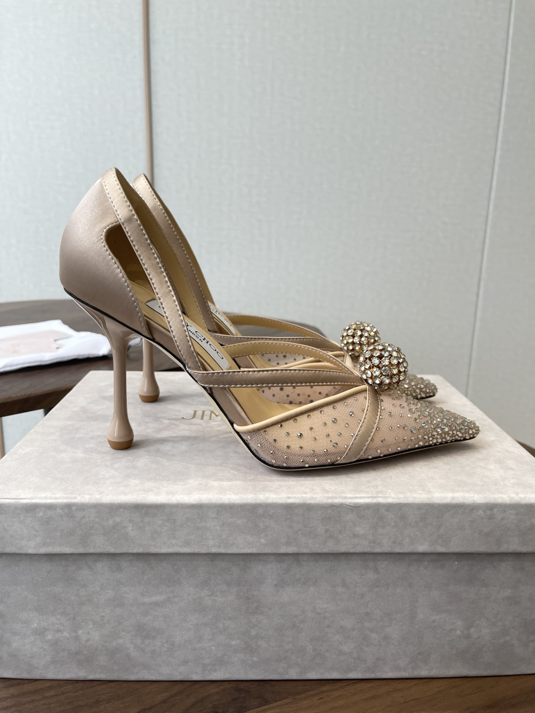 Jimmy Choo 26ss 春夏 系列JC新款 高跟拖鞋 凉鞋模糊鞋履与珠宝配饰之间的界线 鲜明 J Jimmy Choo 26ss 春夏 系列JC新款 高跟拖鞋 凉鞋模糊鞋履与珠宝配饰之间的界线 鲜明 J