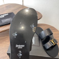 莞产Saint Laurent圣罗兰、平板凉鞋 拖鞋 26ss 早春最新款、YSL、Logo字母扣装饰经 莞产Saint Laurent圣罗兰、平板凉鞋 拖鞋 26ss 早春最新款、YSL、Logo字母扣装饰经