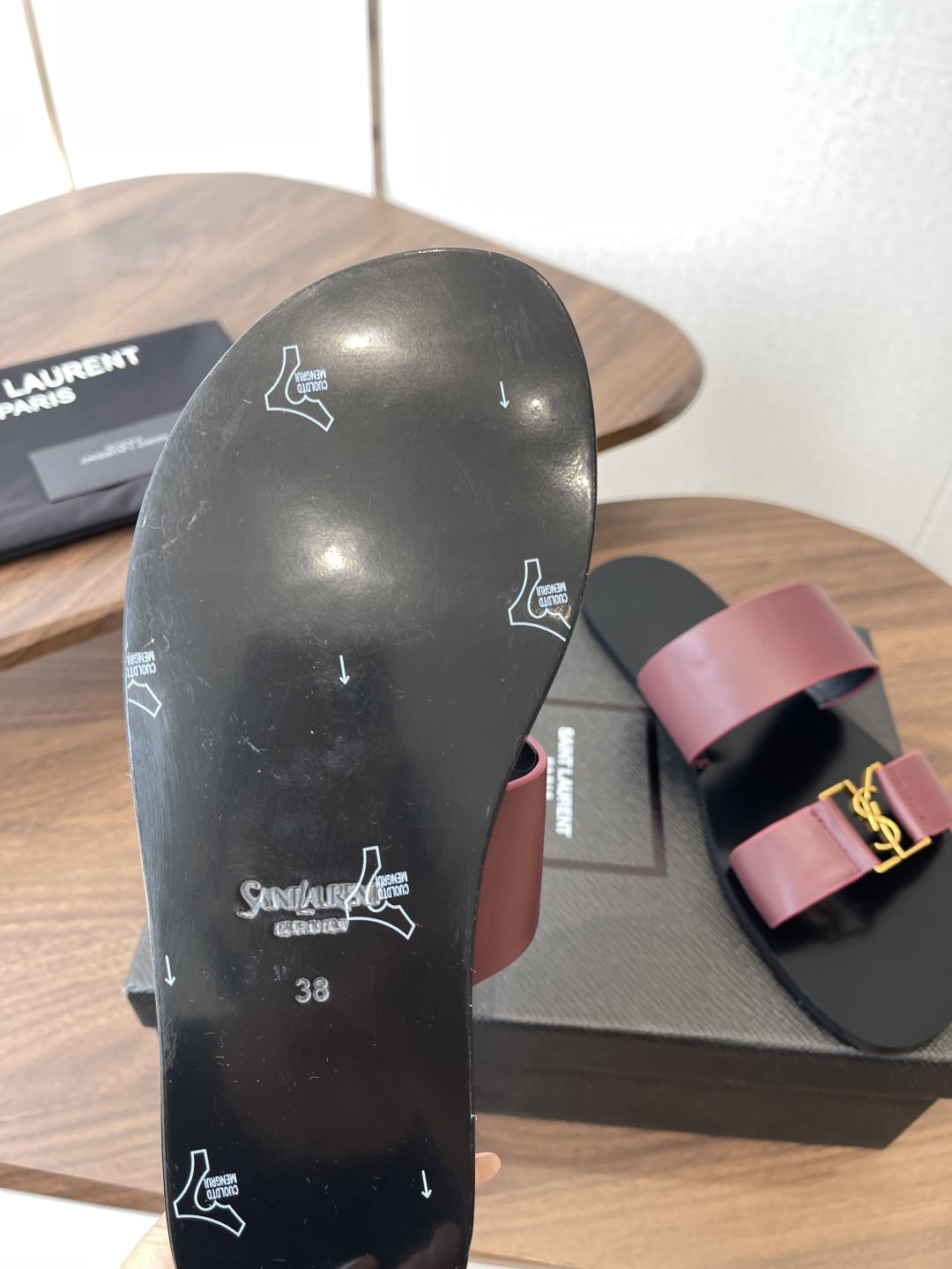 莞产Saint Laurent圣罗兰、平板凉鞋 拖鞋 26ss 早春最新款、YSL、Logo字母扣装饰经
