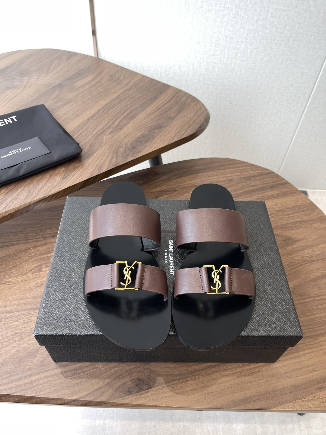 莞产Saint Laurent圣罗兰、平板凉鞋 拖鞋 26ss 早春最新款、YSL、Logo字母扣装饰经