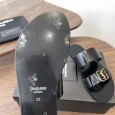 莞产Saint Laurent圣罗兰、平板凉鞋 拖鞋 26ss 早春最新款、YSL、Logo字母扣装饰经 莞产Saint Laurent圣罗兰、平板凉鞋 拖鞋 26ss 早春最新款、YSL、Logo字母扣装饰经
