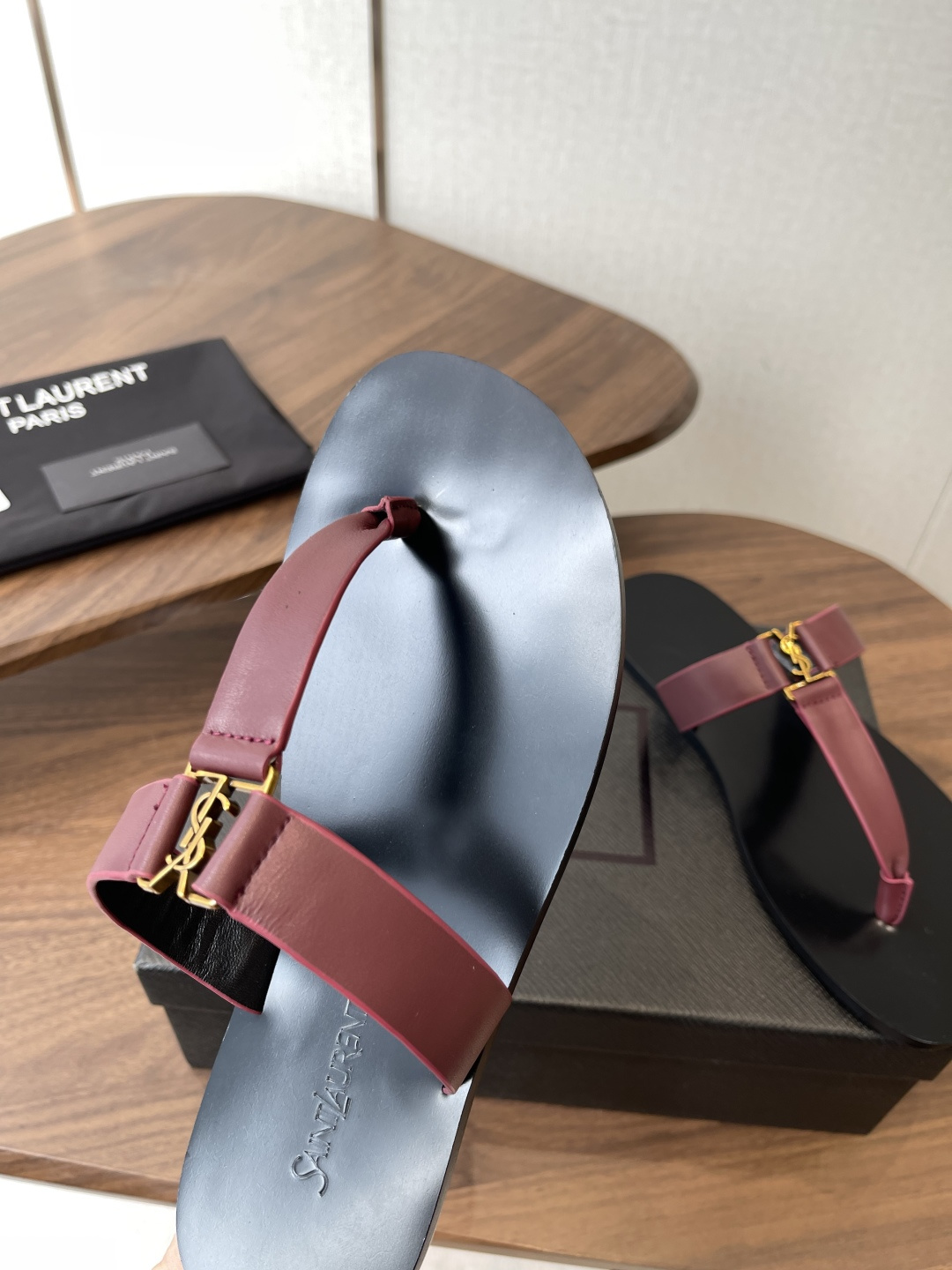 莞产Saint Laurent圣罗兰、平板凉鞋 拖鞋 26ss 早春最新款、YSL、Logo字母扣装饰经