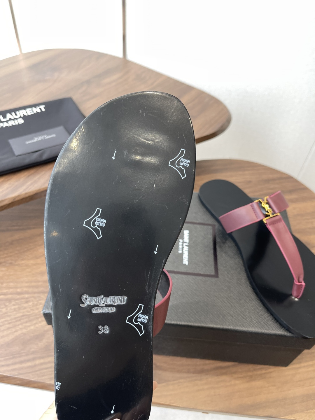 莞产Saint Laurent圣罗兰、平板凉鞋 拖鞋 26ss 早春最新款、YSL、Logo字母扣装饰经