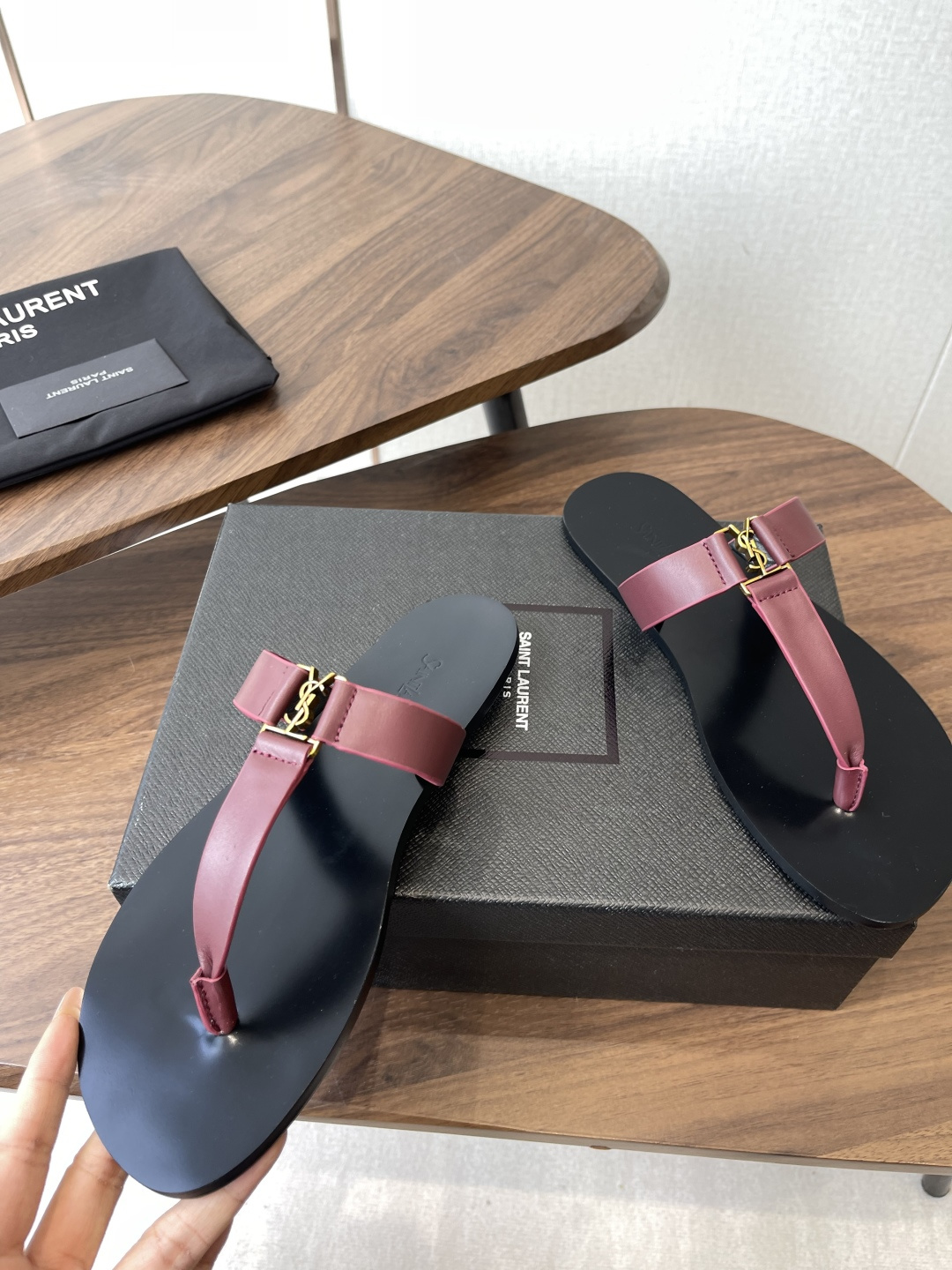 莞产Saint Laurent圣罗兰、平板凉鞋 拖鞋 26ss 早春最新款、YSL、Logo字母扣装饰经