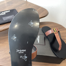莞产Saint Laurent圣罗兰、平板凉鞋 拖鞋 26ss 早春最新款、YSL、Logo字母扣装饰经 莞产Saint Laurent圣罗兰、平板凉鞋 拖鞋 26ss 早春最新款、YSL、Logo字母扣装饰经