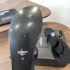 莞产Saint Laurent圣罗兰、平板凉鞋 拖鞋 26ss 早春最新款、YSL、Logo字母扣装饰经 莞产Saint Laurent圣罗兰、平板凉鞋 拖鞋 26ss 早春最新款、YSL、Logo字母扣装饰经