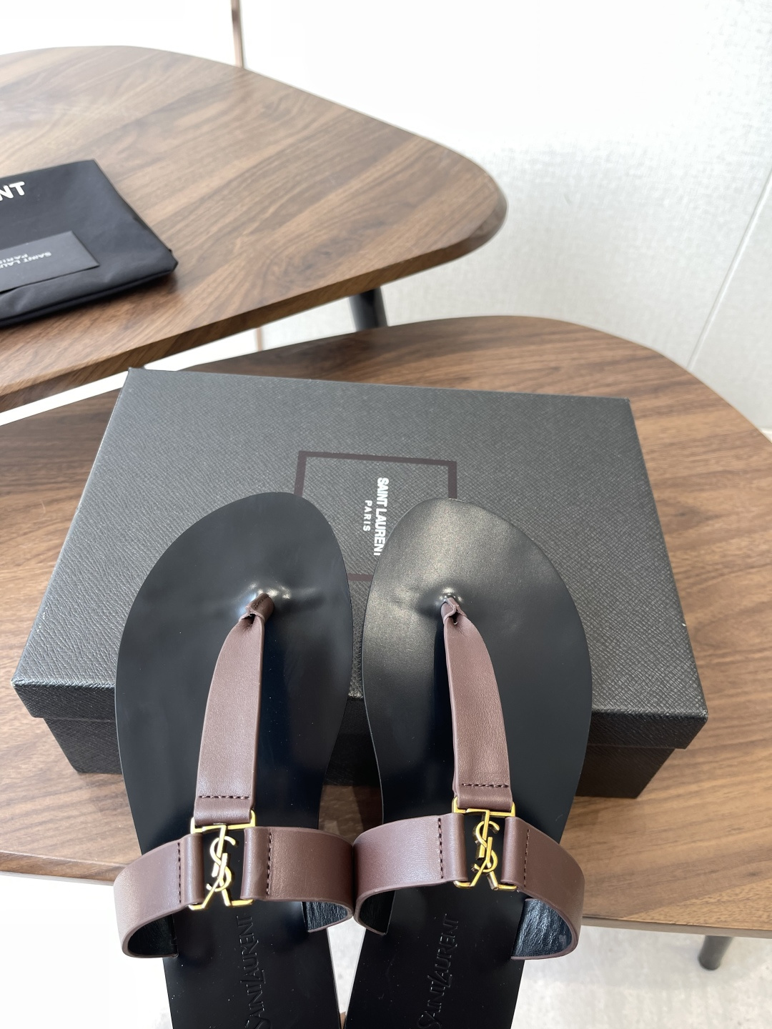莞产Saint Laurent圣罗兰、平板凉鞋 拖鞋 26ss 早春最新款、YSL、Logo字母扣装饰经