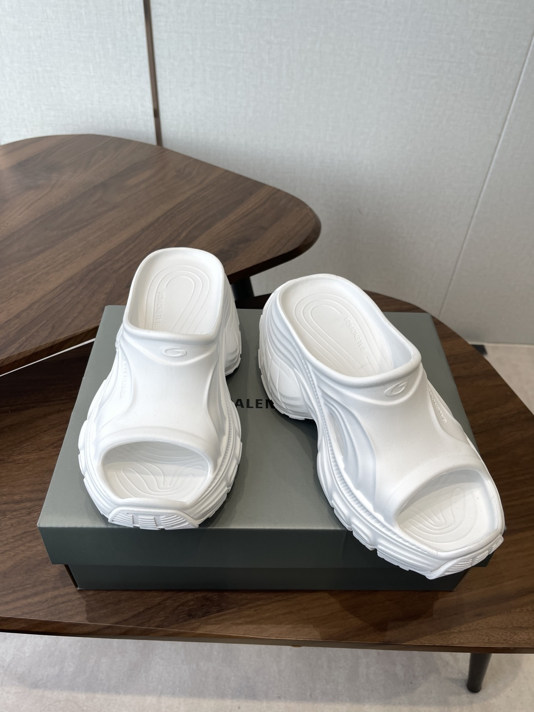 Balenciaga BALENCIAGE 巴黎世家 厚底拖