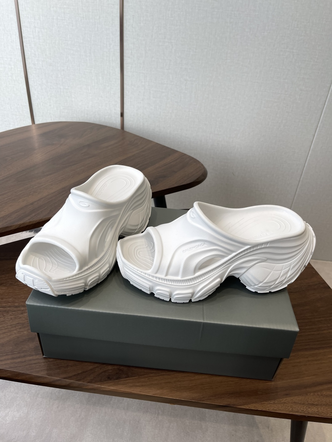 Balenciaga BALENCIAGE 巴黎世家 厚底拖