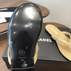 Chanel26SS早春新款夹脚凉拖双C夹脚凉拖|春夏穿搭神器经典双C元素+极简夹脚设计,高级感拉满,软 Chanel26SS早春新款夹脚凉拖双C夹脚凉拖|春夏穿搭神器经典双C元素+极简夹脚设计,高级感拉满,软