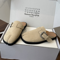 Maison Margiela26ss春夏新款分趾穆勒勃肯半拖自带慵懒高级感的分趾穆勒半拖,是日常穿搭的 Maison Margiela26ss春夏新款分趾穆勒勃肯半拖自带慵懒高级感的分趾穆勒半拖,是日常穿搭的