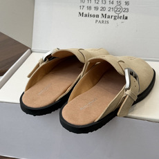 Maison Margiela26ss春夏新款分趾穆勒勃肯半拖自带慵懒高级感的分趾穆勒半拖,是日常穿搭的 Maison Margiela26ss春夏新款分趾穆勒勃肯半拖自带慵懒高级感的分趾穆勒半拖,是日常穿搭的