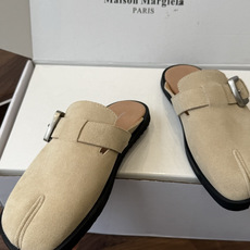 Maison Margiela26ss春夏新款分趾穆勒勃肯半拖自带慵懒高级感的分趾穆勒半拖,是日常穿搭的 Maison Margiela26ss春夏新款分趾穆勒勃肯半拖自带慵懒高级感的分趾穆勒半拖,是日常穿搭的