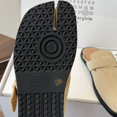 Maison Margiela26ss春夏新款分趾穆勒勃肯半拖自带慵懒高级感的分趾穆勒半拖,是日常穿搭的 Maison Margiela26ss春夏新款分趾穆勒勃肯半拖自带慵懒高级感的分趾穆勒半拖,是日常穿搭的