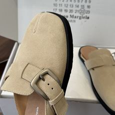 Maison Margiela26ss春夏新款分趾穆勒勃肯半拖自带慵懒高级感的分趾穆勒半拖,是日常穿搭的 Maison Margiela26ss春夏新款分趾穆勒勃肯半拖自带慵懒高级感的分趾穆勒半拖,是日常穿搭的