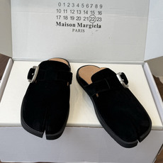 Maison Margiela26ss春夏新款分趾穆勒勃肯半拖自带慵懒高级感的分趾穆勒半拖,是日常穿搭的 Maison Margiela26ss春夏新款分趾穆勒勃肯半拖自带慵懒高级感的分趾穆勒半拖,是日常穿搭的