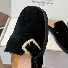 Maison Margiela26ss春夏新款分趾穆勒勃肯半拖自带慵懒高级感的分趾穆勒半拖,是日常穿搭的 Maison Margiela26ss春夏新款分趾穆勒勃肯半拖自带慵懒高级感的分趾穆勒半拖,是日常穿搭的