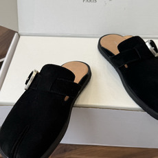 Maison Margiela26ss春夏新款分趾穆勒勃肯半拖自带慵懒高级感的分趾穆勒半拖,是日常穿搭的 Maison Margiela26ss春夏新款分趾穆勒勃肯半拖自带慵懒高级感的分趾穆勒半拖,是日常穿搭的