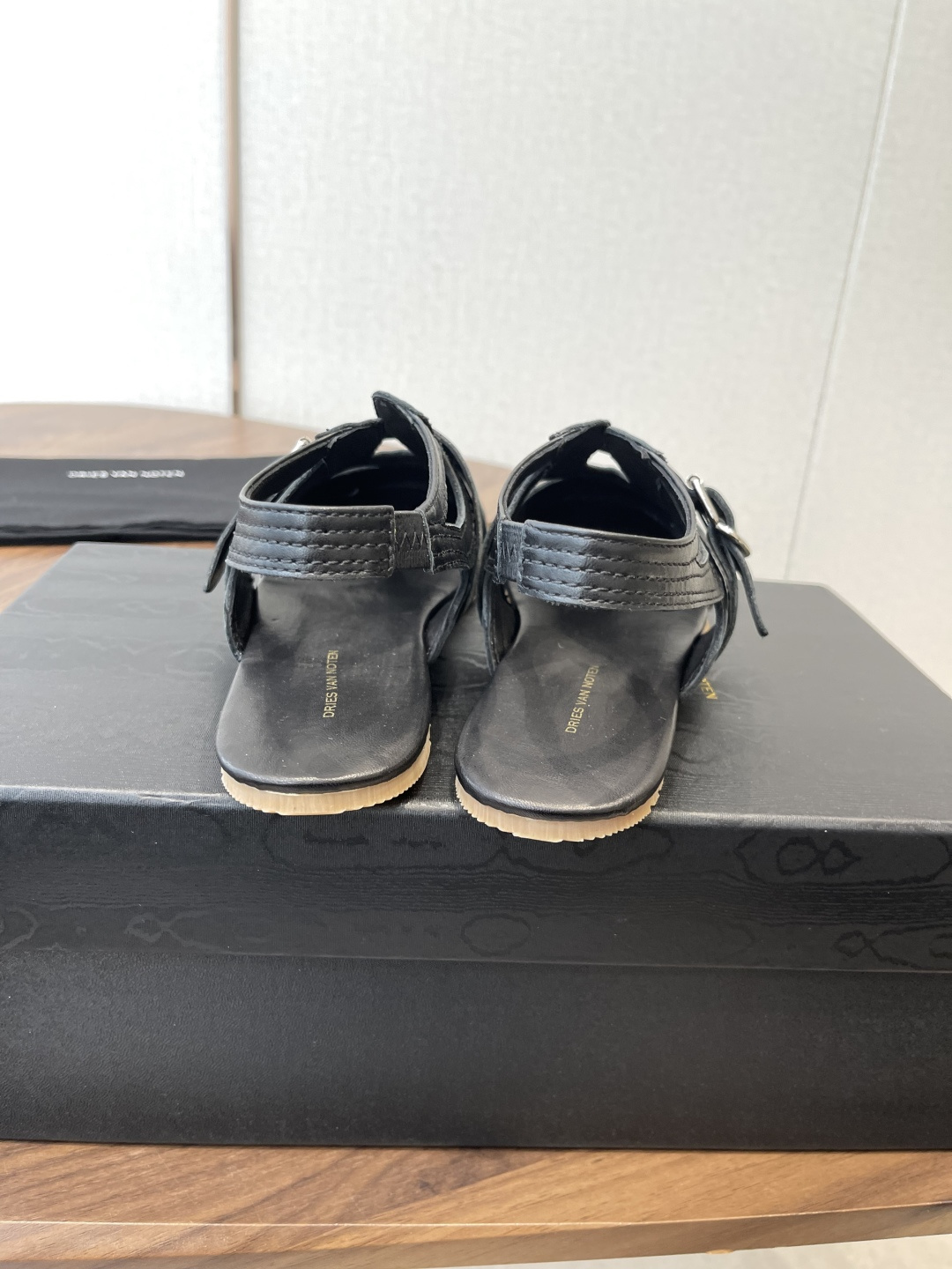 Dries Van Noten·DVN 26ss 新款 情侣款 复古后空皮鞋dvn的后空鞋也太美了吧  