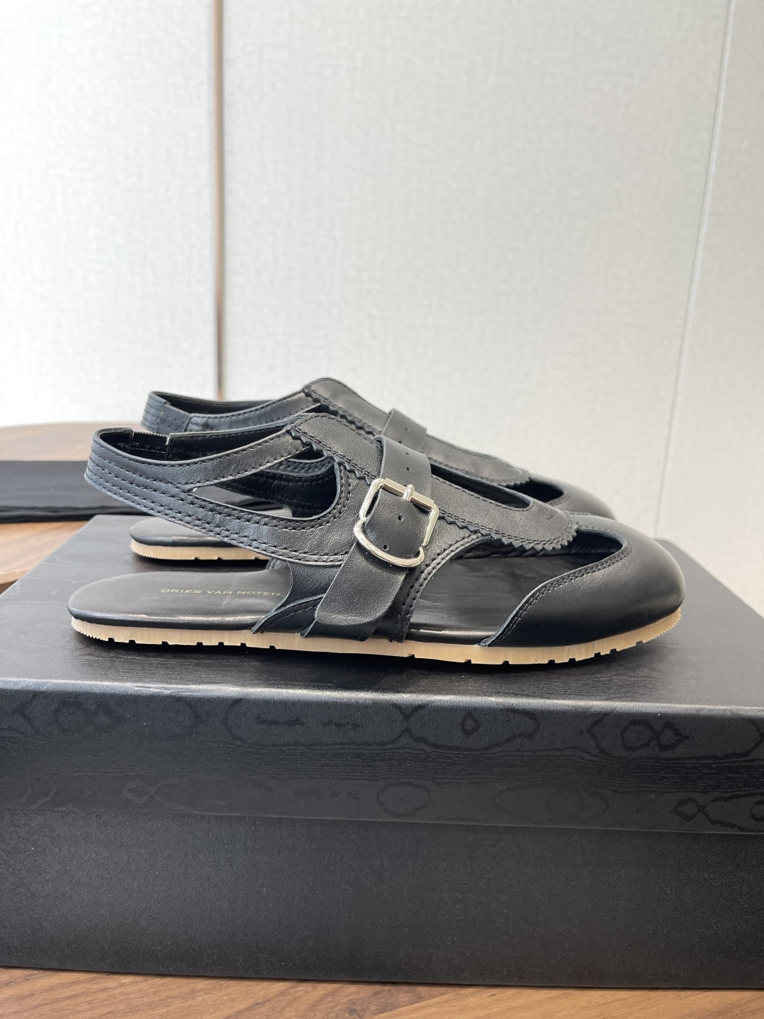 Dries Van Noten·DVN 26ss 新款 情侣款 复古后空皮鞋dvn的后空鞋也太美了吧  