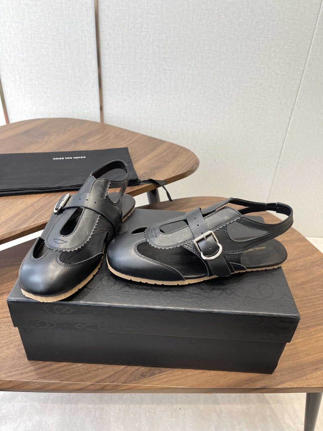 Dries Van Noten·DVN 26ss 新款 情侣款 复古后空皮鞋dvn的后空鞋也太美了吧  
