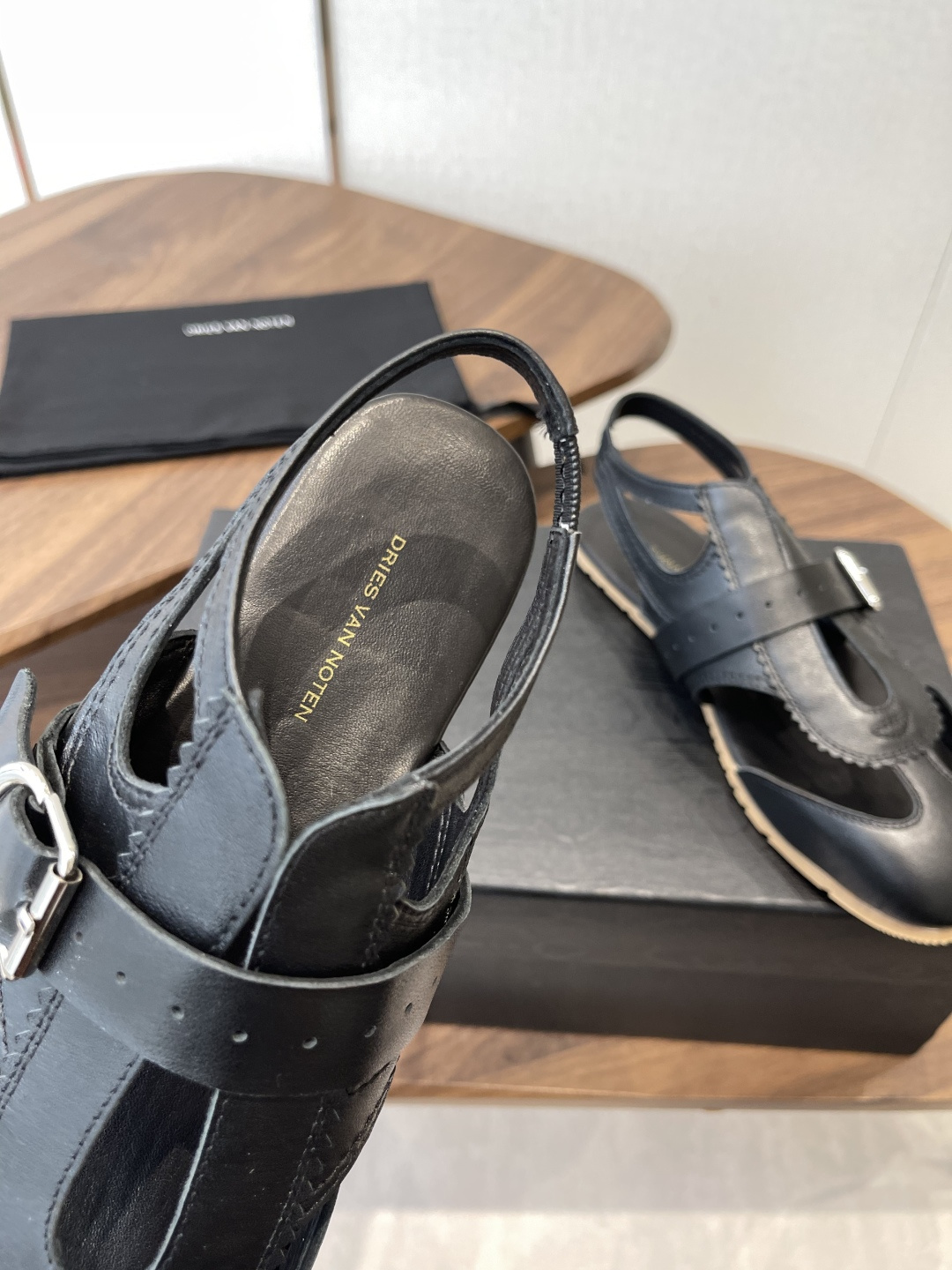 Dries Van Noten·DVN 26ss 新款 情侣款 复古后空皮鞋dvn的后空鞋也太美了吧  