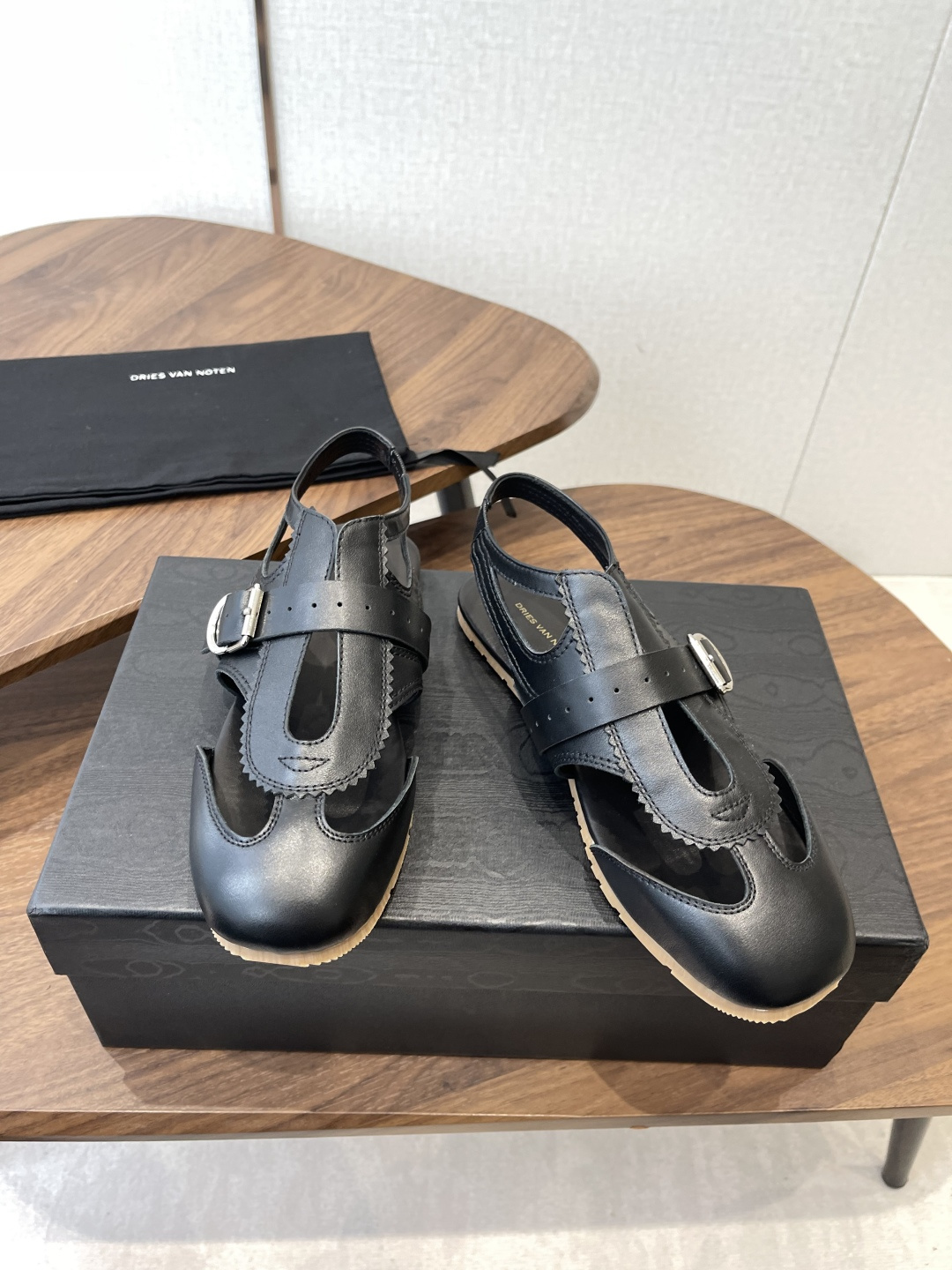 Dries Van Noten·DVN 26ss 新款 情侣款 复古后空皮鞋dvn的后空鞋也太美了吧  