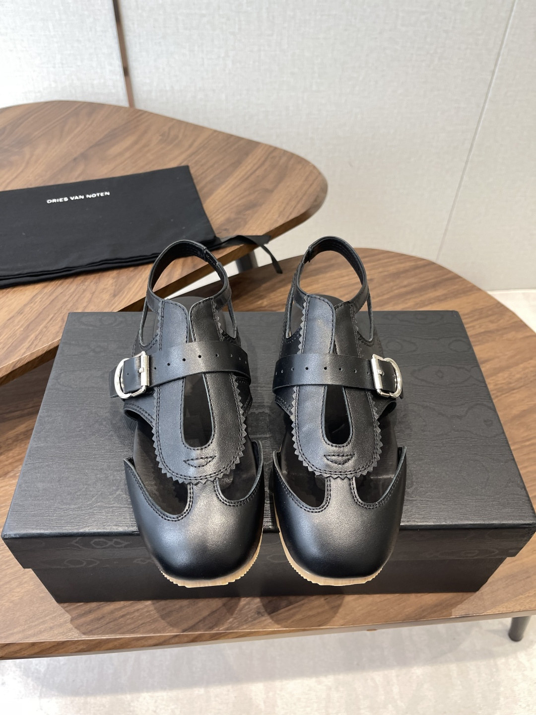 Dries Van Noten·DVN 26ss 新款 情侣款 复古后空皮鞋dvn的后空鞋也太美了吧  
