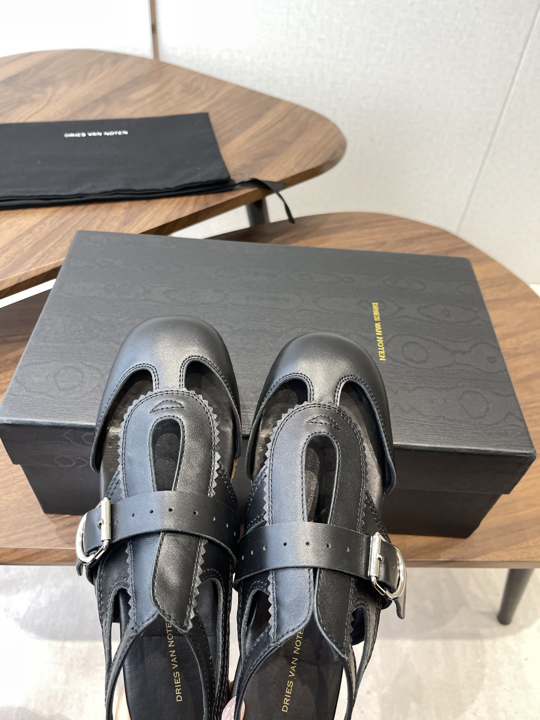 Dries Van Noten·DVN 26ss 新款 情侣款 复古后空皮鞋dvn的后空鞋也太美了吧  