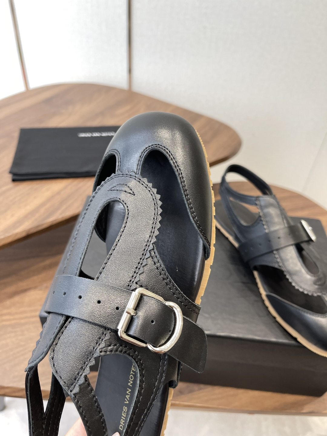 Dries Van Noten·DVN 26ss 新款 情侣款 复古后空皮鞋dvn的后空鞋也太美了吧  