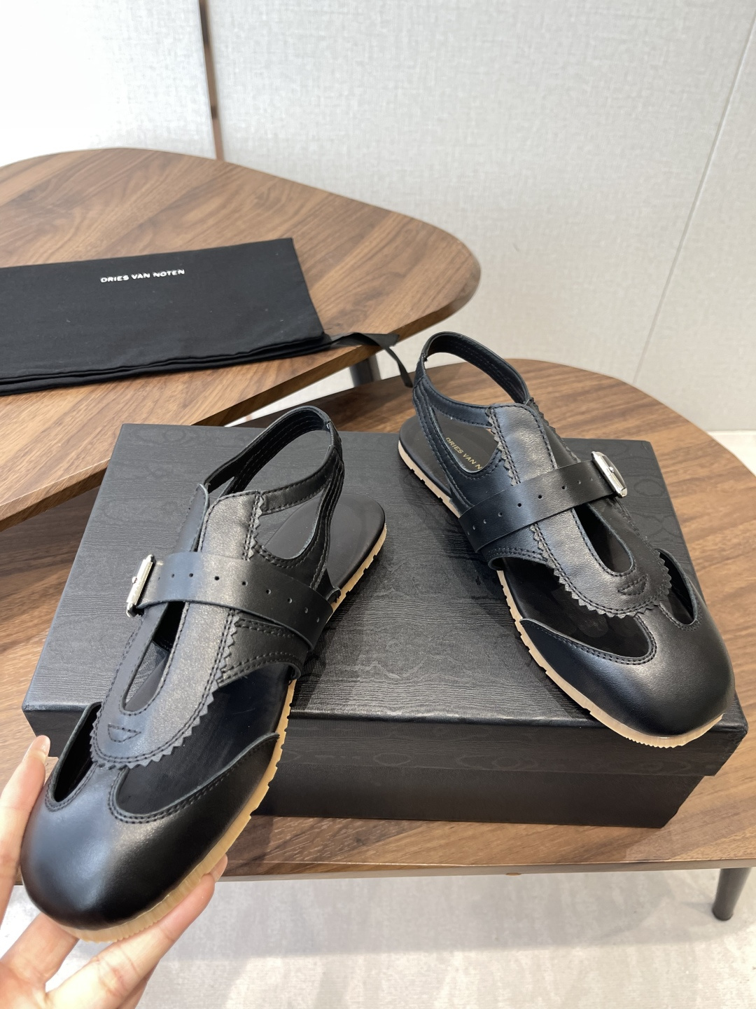 Dries Van Noten·DVN 26ss 新款 情侣款 复古后空皮鞋dvn的后空鞋也太美了吧  