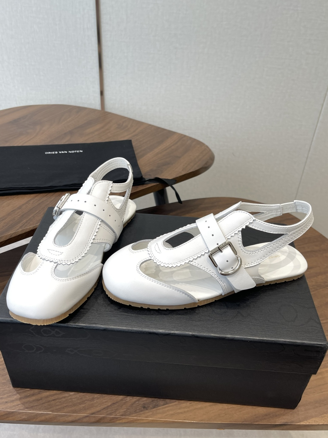 Dries Van Noten·DVN 26ss 新款 情侣款 复古后空皮鞋dvn的后空鞋也太美了吧  