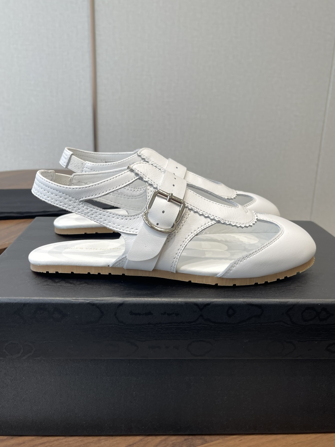 Dries Van Noten·DVN 26ss 新款 情侣款 复古后空皮鞋dvn的后空鞋也太美了吧  
