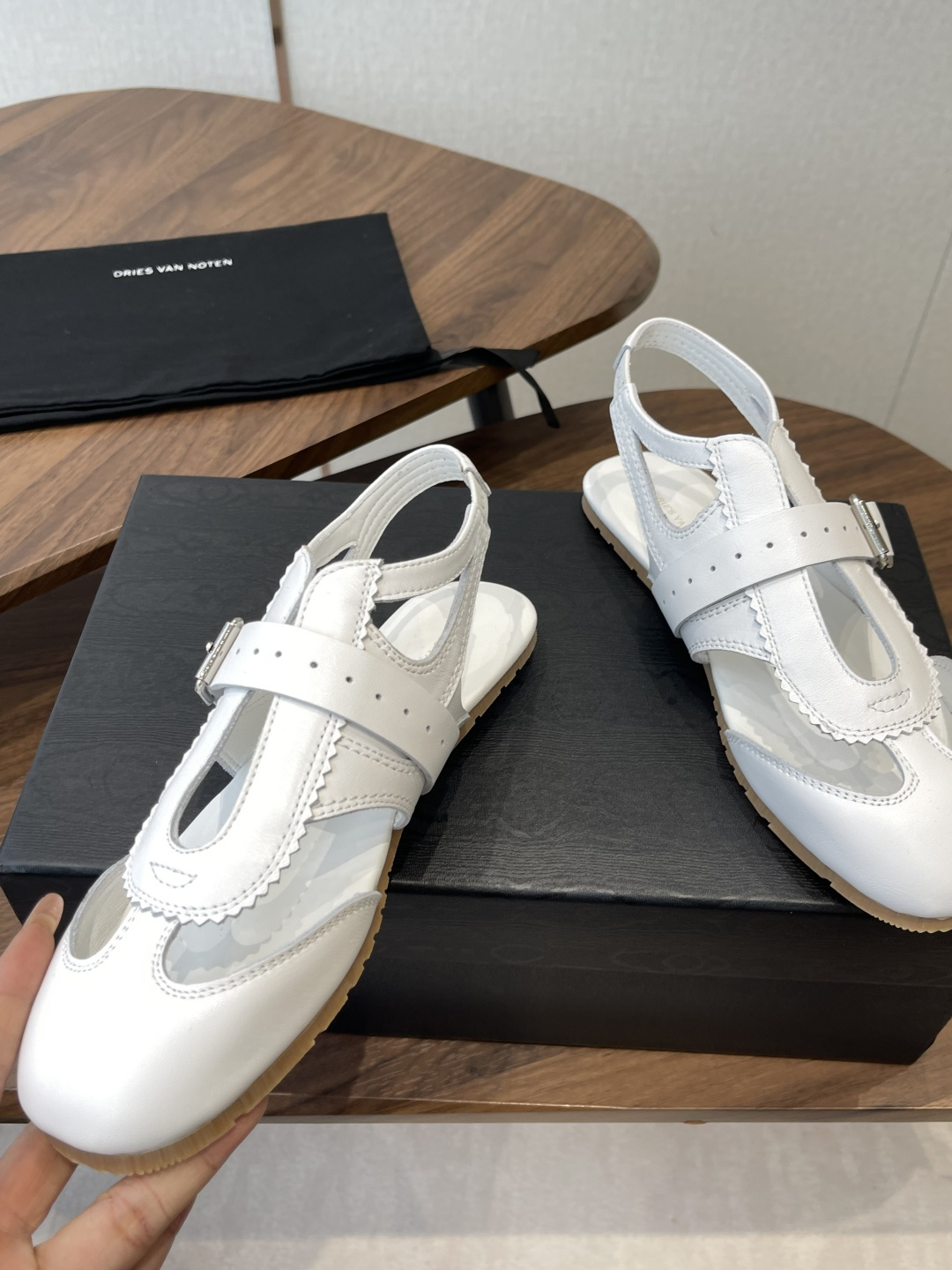 Dries Van Noten·DVN 26ss 新款 情侣款 复古后空皮鞋dvn的后空鞋也太美了吧  