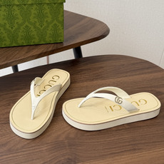 Gucci G家26SS夏季爆款凉拖鞋 人字拖,在这个IN时代必备的拖鞋…G家夹趾人字拖,进口橡塑,摇摇 Gucci G家26SS夏季爆款凉拖鞋 人字拖,在这个IN时代必备的拖鞋…G家夹趾人字拖,进口橡塑,摇摇