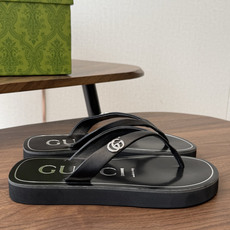 Gucci G家26SS夏季爆款凉拖鞋 人字拖,在这个IN时代必备的拖鞋…G家夹趾人字拖,进口橡塑,摇摇 Gucci G家26SS夏季爆款凉拖鞋 人字拖,在这个IN时代必备的拖鞋…G家夹趾人字拖,进口橡塑,摇摇