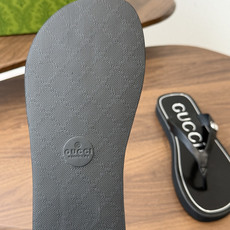 Gucci G家26SS夏季爆款凉拖鞋 人字拖,在这个IN时代必备的拖鞋…G家夹趾人字拖,进口橡塑,摇摇 Gucci G家26SS夏季爆款凉拖鞋 人字拖,在这个IN时代必备的拖鞋…G家夹趾人字拖,进口橡塑,摇摇