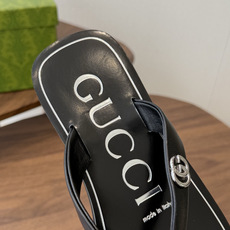 Gucci G家26SS夏季爆款凉拖鞋 人字拖,在这个IN时代必备的拖鞋…G家夹趾人字拖,进口橡塑,摇摇 Gucci G家26SS夏季爆款凉拖鞋 人字拖,在这个IN时代必备的拖鞋…G家夹趾人字拖,进口橡塑,摇摇