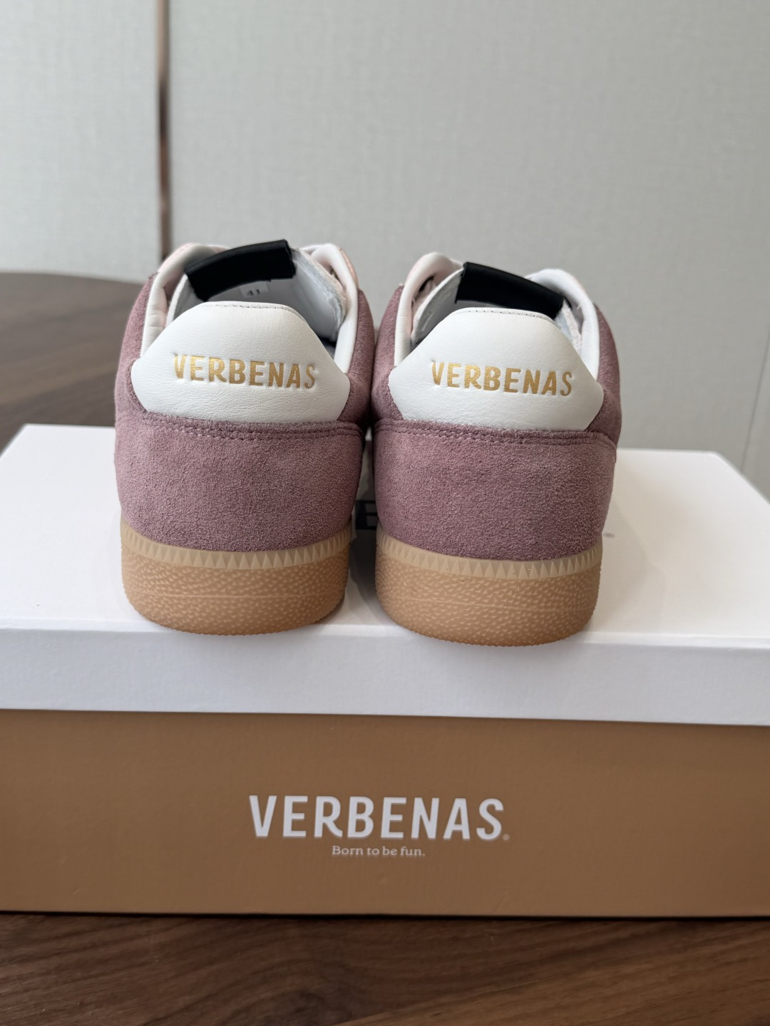 Verbenas 26新色 情侣款 德训鞋 休闲 运动鞋材质:牛京/牛皮/布面,柔软细腻的特点与时尚潮 Verbenas 26新色 情侣款 德训鞋 休闲 运动鞋材质:牛京/牛皮/布面,柔软细腻的特点与时尚潮